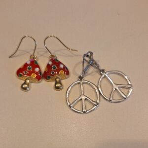2 Pair 70s Inspired Earrings
